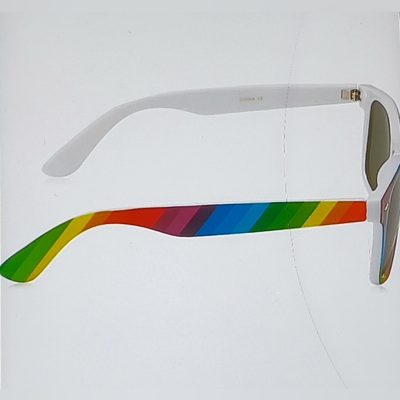 🍒NWT! Rainbow Wayfarer Sunglasses - Picture 2 of 2